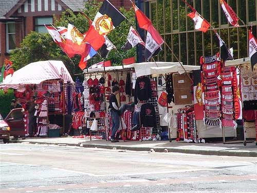 Supporters winkeltje op straat (de heer H. Coevert)